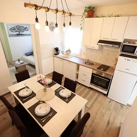 Lägenhet Rustica Mit Exklusiver Nutzung Des Pool By Interhome Zadar