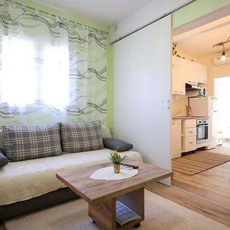 Lägenhet Rustica Mit Exklusiver Nutzung Des Pool By Interhome Zadar