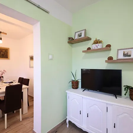 Lägenhet Rustica Mit Exklusiver Nutzung Des Pool By Interhome Zadar
